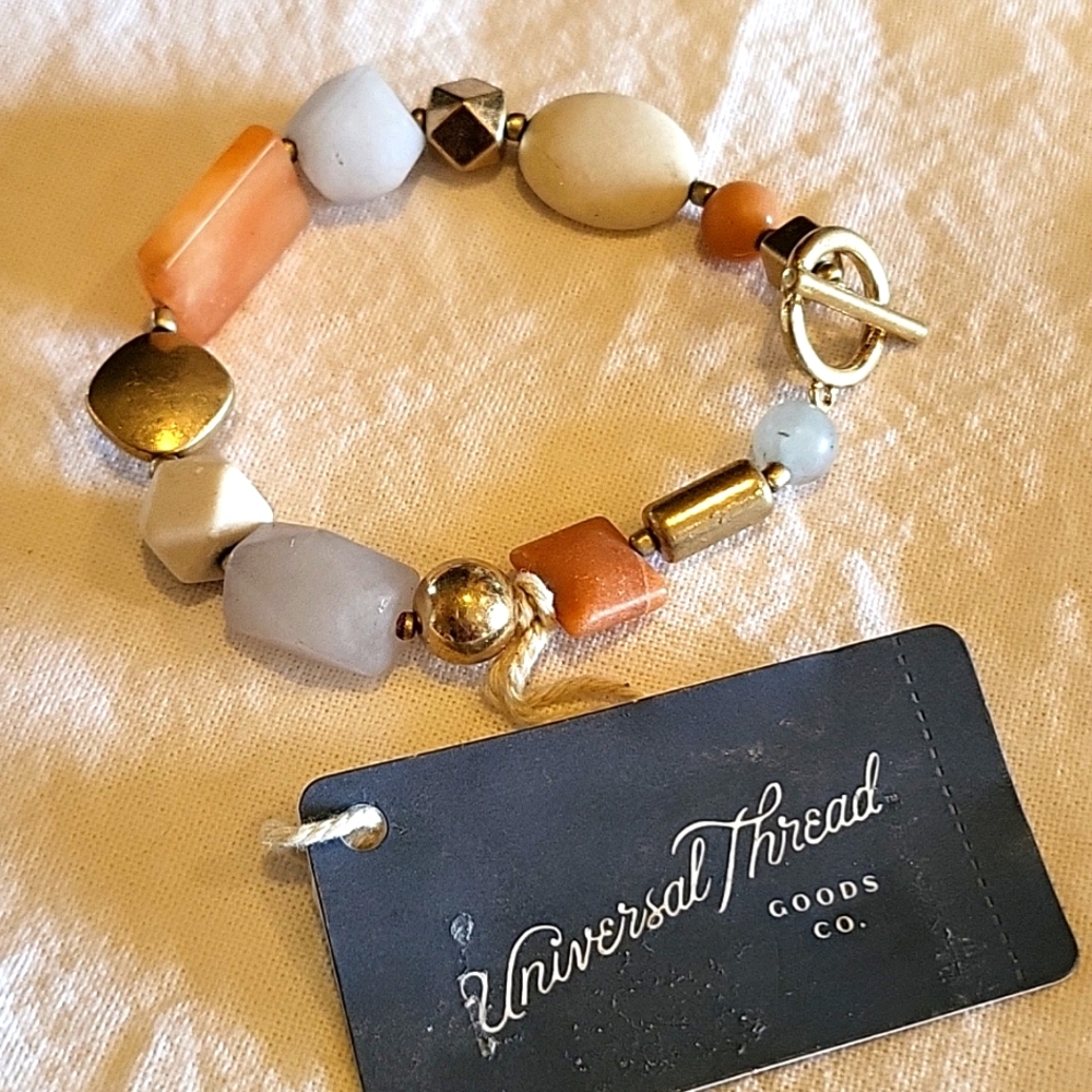 *CLOSING 5/18* Universal Thread stretchy bracelet.
